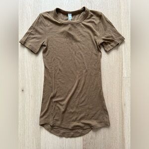 Lululemon t-shirt